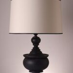 Gürgen Ağacından El Yapımı Klasik Abajur – Siyah & Krem